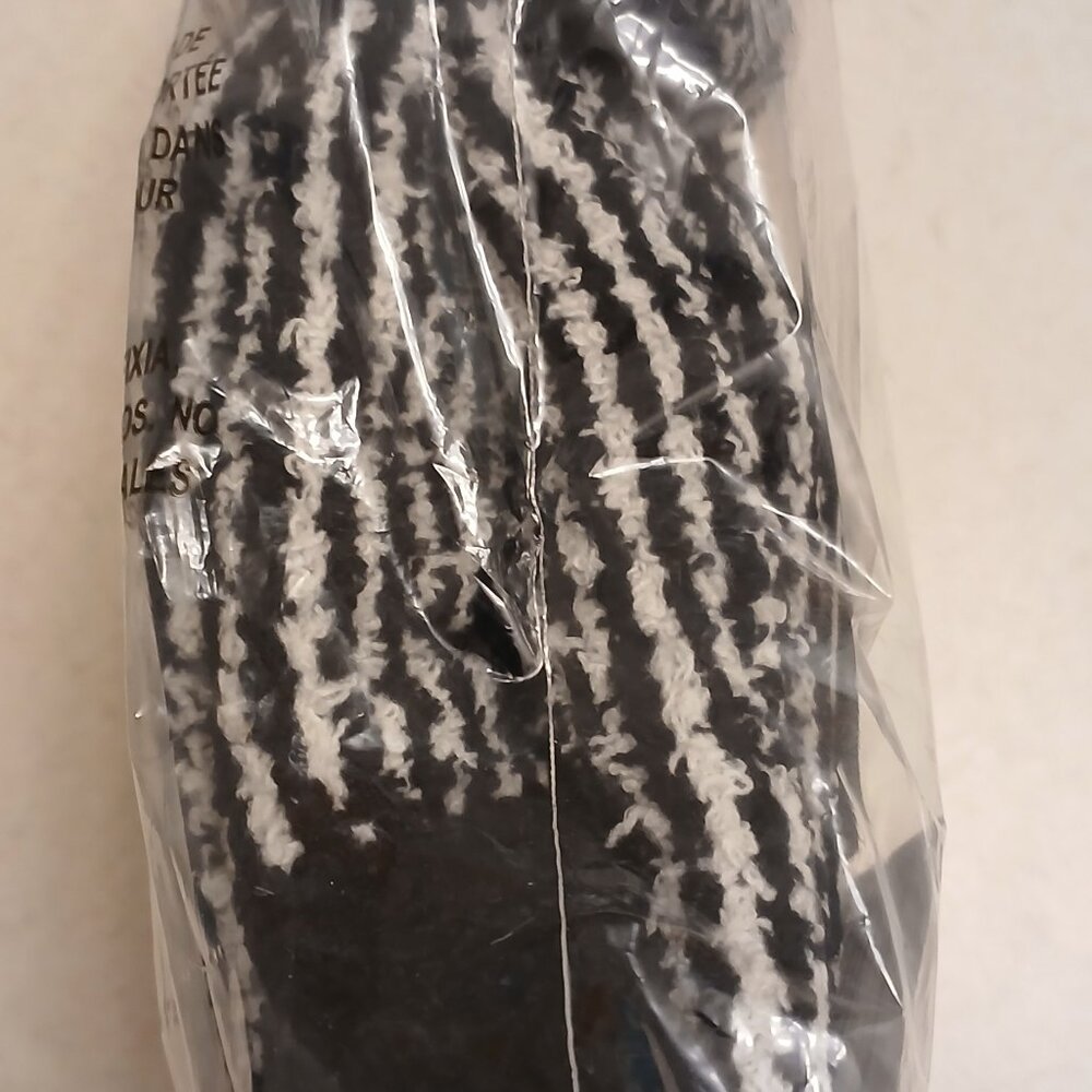 CozyChic Rib Contrast Socks - Picture 3 of 4